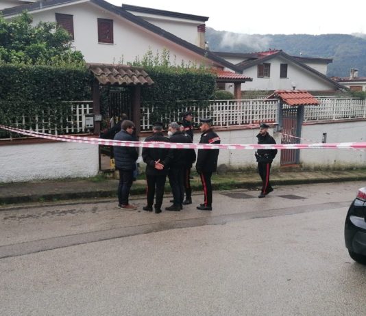 Tragedia sull’autostrada San Mango Piemonte: uccide la moglie e poi s’impicca san mango piemonte suicidio impiccato