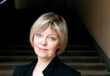 Cava de’ Tirreni: la scrittrice Elena Kostioukovitch ospite del Premio Com&Te Elena Kostioukovitch