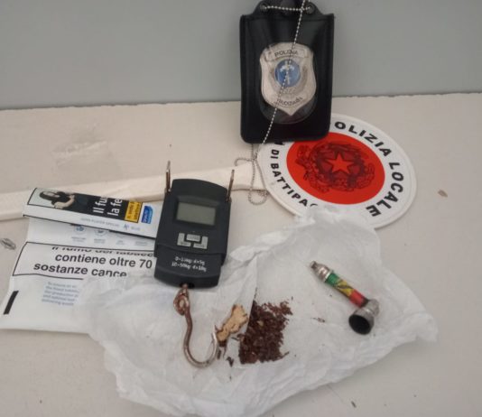 Battipaglia, spaccio di sostanze stupefacenti: fermato un 42enne sulla Statale 18 Sostanze stupefacenti