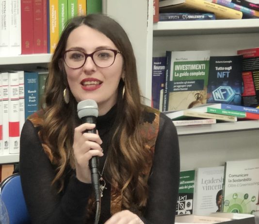 Cava, Centopagine Libreria: giovedì ospite la scrittrice Annarita Caramico