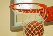 Basket, la O.ME.P.S. Battipaglia sfida la capolista Schio: domenica alle 18 al PalaRomare Un pallone da basket che entra nel canestro