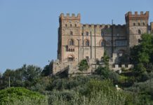 Conoscere Battipaglia: il Castelluccio, mille anni di storia sulla collina della città Il Castelluccio di Battipaglia, castello con torri merlate sulla collina tra gli ulivi