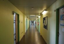 Battipaglia spiegata: l’ospedale Santa Maria della Speranza, perché ha chiuso e quando tornerà a pieno regime? Corridoio di un reparto ospedaliero (immagine di repertorio, ospedale di Rovigo)
